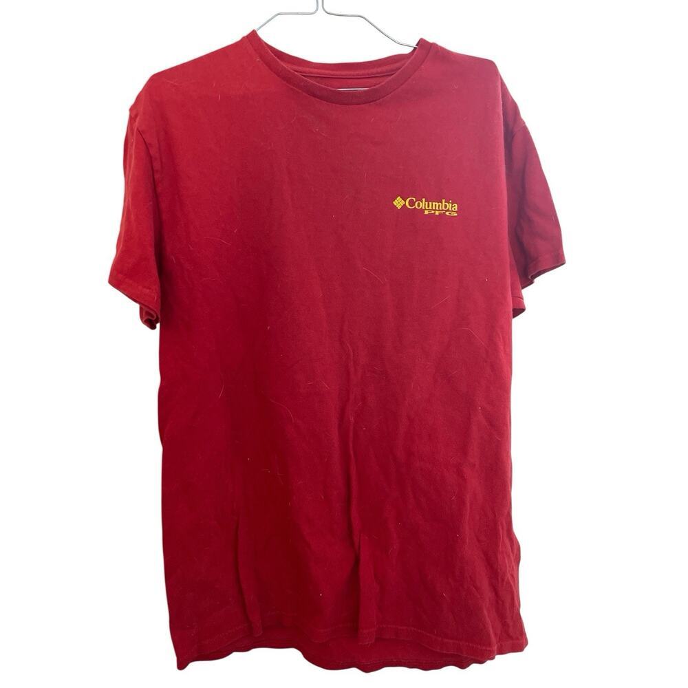 COLUMBIA SPORTSWEAR CO SIZE MD RED TEE WITH LARGE MOUTH FISH ON THE BACK